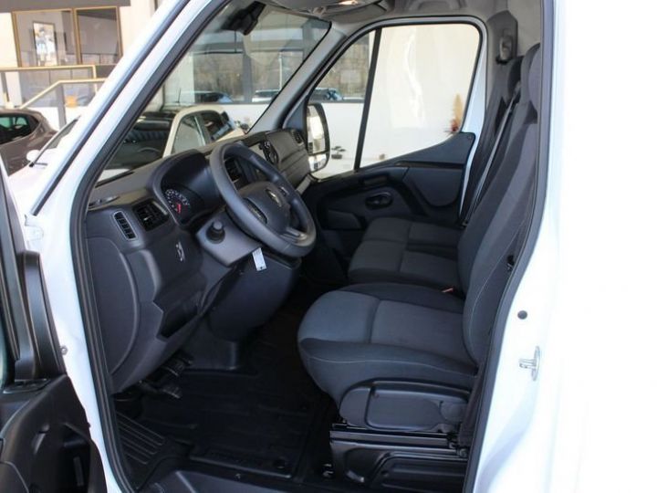 Commercial car Renault Master Other FOURGON FGN TRAC F2800 L1H1 ENERGY DCI 180 GRAND CONFORT 29 900 € [{src:https:\/\/cdn.dealerk.fr\/dealer\/datafiles\/vehicle\/images\/800\/986\/e6c  - 21