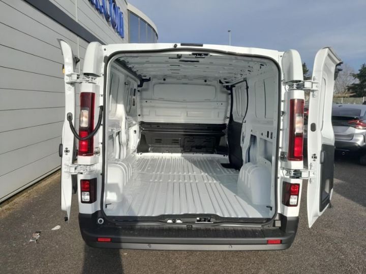 Commercial car Renault Trafic Other FOURGON L2H1 3000 KG BLUE DCI 150 EDC RED EDITION Blanc - 18