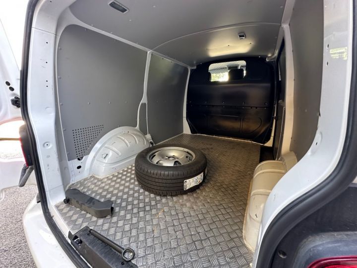 Commercial car Volkswagen Transporter Other FOURGON GN TOLE L1H1 2.0 TDI 204 4MOTION - RENFORT ESSIEU 200 KG - JANTES 18'' - ATTELAGE Blanc - 11