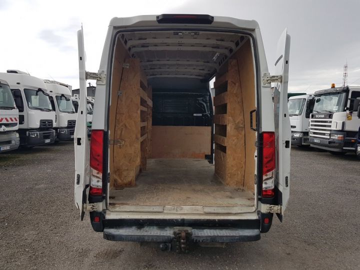 Commercial car Iveco Daily Steel panel van 35-150 2.3 V12 BLANC - 8
