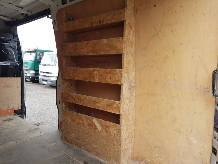 Commercial car Iveco Daily Steel panel van 35-150 2.3 V12 BLANC - 11