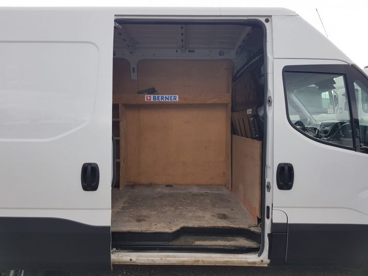 Commercial car Iveco Daily Steel panel van 35-150 2.3 V12 BLANC - 12