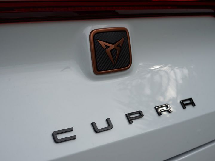 Cupra Leon SportsTourer 2.0 TSI 300 Ch VZ Cup - 653 €/mois - MALUS Payé - 1ère Main - Sièges Sport Carbone - PARFAIT Etat - Pn. AV NEUFS - Gar. PREMIUM 12 Mois Blanc Nevada Métallisé - 15