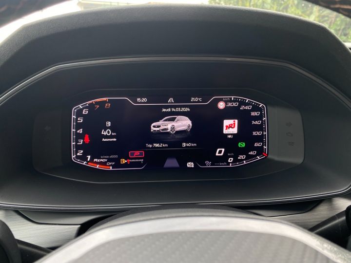 Cupra Leon SportsTourer 2.0 TSI 300 Ch VZ Cup - 653 €/mois - MALUS Payé - 1ère Main - Sièges Sport Carbone - PARFAIT Etat - Pn. AV NEUFS - Gar. PREMIUM 12 Mois Blanc Nevada Métallisé - 38