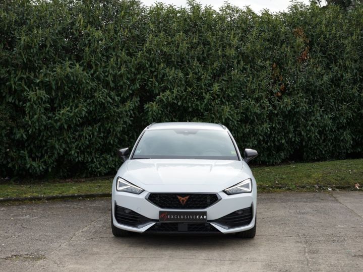 Cupra Leon SportsTourer 2.0 TSI 300 Ch VZ Cup - 653 €/mois - MALUS Payé - 1ère Main - Sièges Sport Carbone - PARFAIT Etat - Pn. AV NEUFS - Gar. PREMIUM 12 Mois Blanc Nevada Métallisé - 2