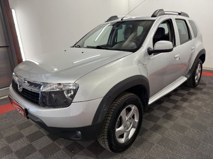 Dacia Duster 1.5 dCi 110 4x4 Prestige +ATTELAGE Gris Clair - 2