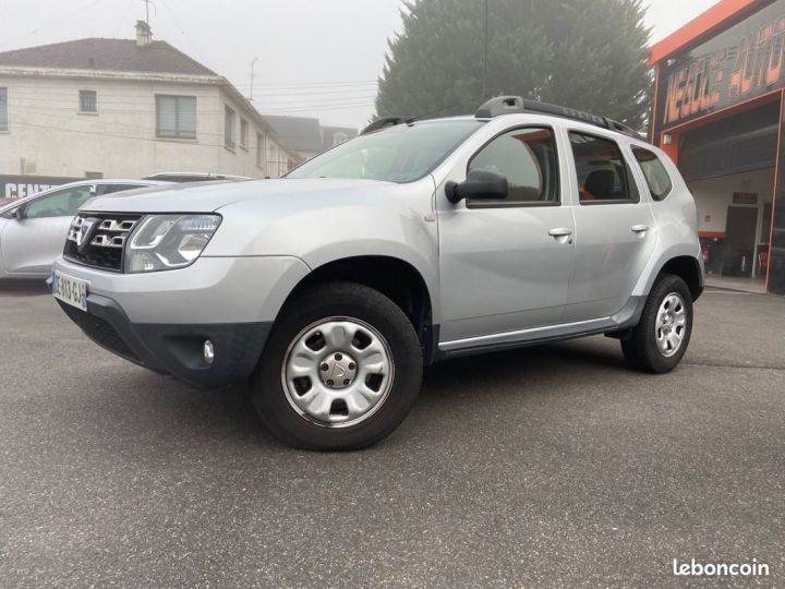 Dacia Duster 1.5 dci 110 fap 4x2 ambiance Gris - 4