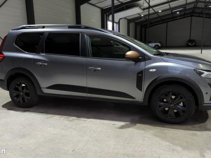 Dacia Jogger 1.0 TCE 110CV BVM6 7PL EXTREME Gris - 2