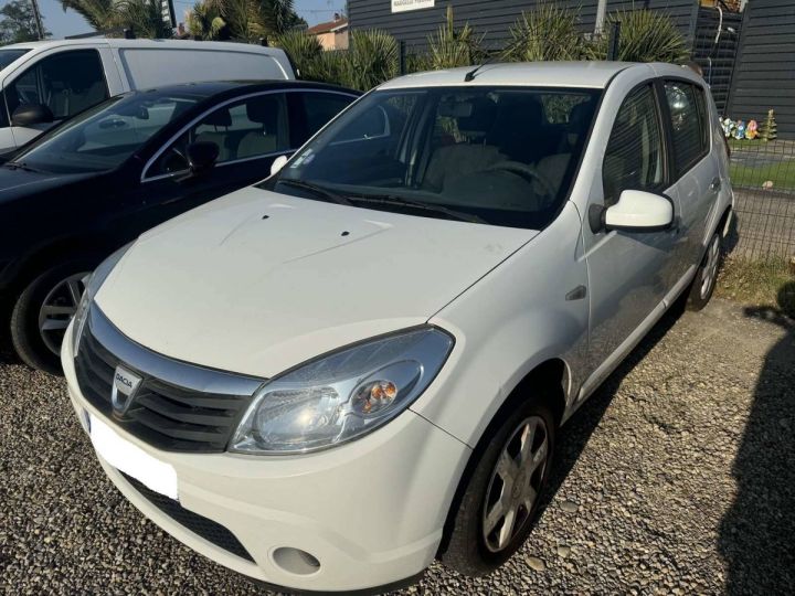 Dacia Sandero 1.4 MPI 75 GPL Lauréate BLANC - 1