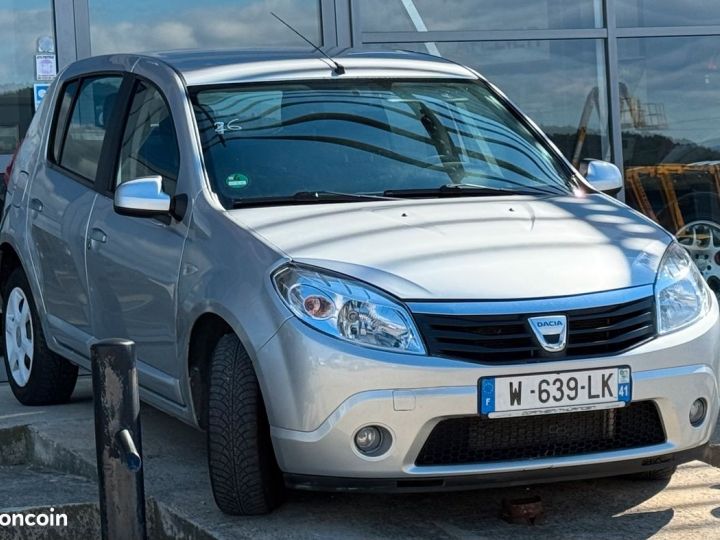 Dacia Sandero 1.6l Gris - 2