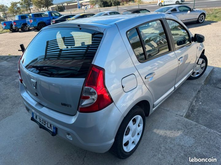 Dacia Sandero 1.6l Gris - 3