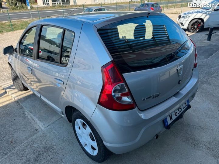 Dacia Sandero 1.6l Gris - 4