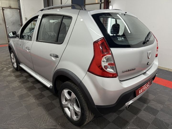 Dacia Sandero STEPWAY 1.6 MPI 90 LAUREATE +92000KMS Gris Clair - 6