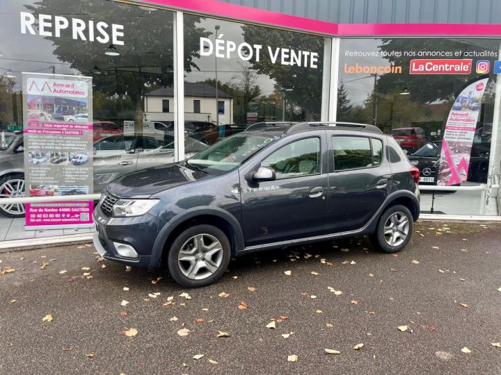 Dacia Sandero TCe 90 Stepway GRIS FONCE - 1