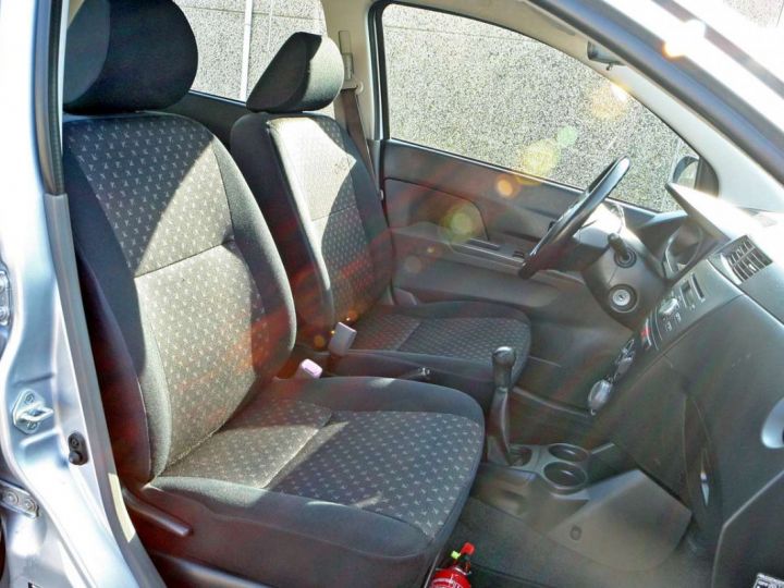 Daihatsu CUORE 1.0i Top Argent Métallisé - 9