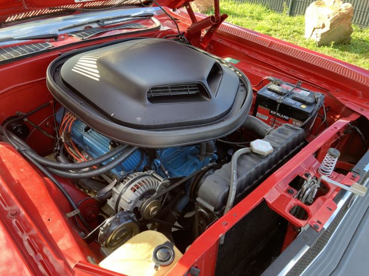 Dodge Challenger DODGE CHALLENGER V8 318 CI 5,2 L CABRIOLET  ROUGE VERNIE  - 17