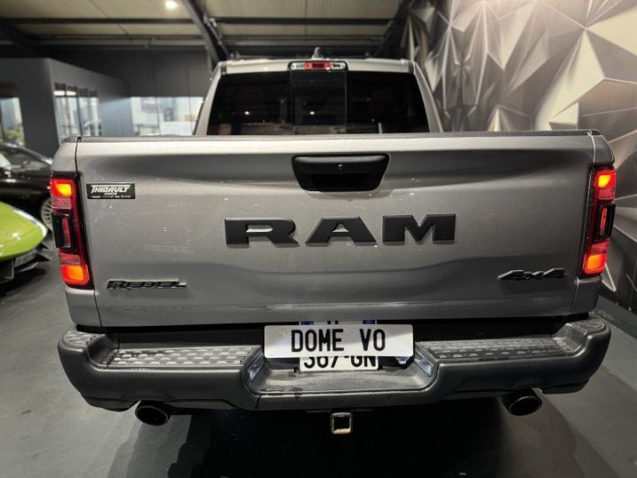 Dodge Ram 1500 5.7 V8 400 CH 4x4 Gris - 6