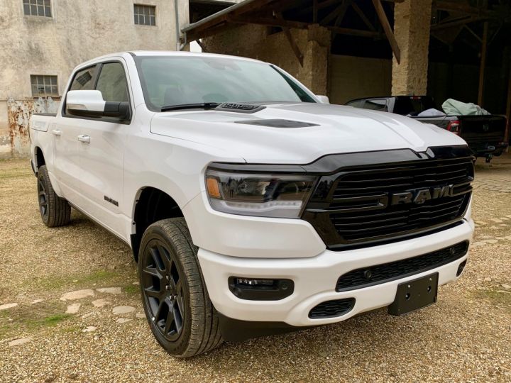 Dodge Ram LARAMIE SPORT NIGHTEDITION 2020 TAILGATE, PAS D’ÉCOTAXE/PAS TVS/TVA RÉCUP Ivory White / Night Edition Vendu - 3