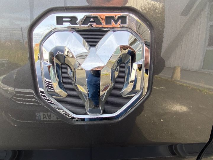 Dodge Ram Limited V8 5.7L Gris - 15