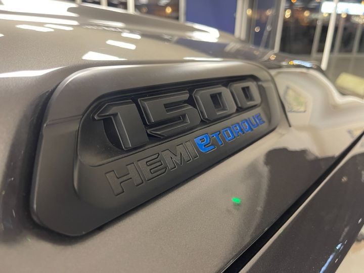 Dodge Ram Night Edition E85 + E-torque (Hybrid) “Pack Off Road  Gris Granite Vendu - 7