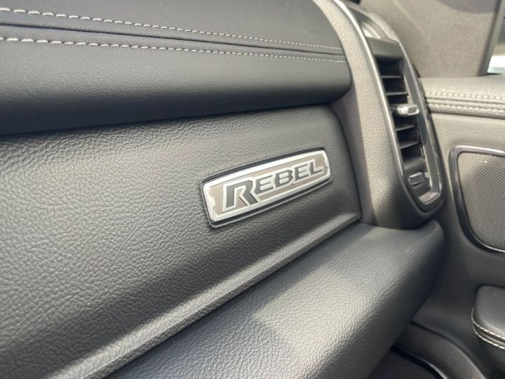 Dodge Ram REBEL GT Air V8 5.7L E-Torque Gris - 17