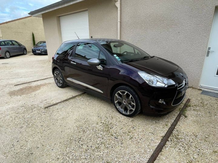 DS DS 3 1.2 VTi 82 cv So Chic ROUGE FONCE - 17