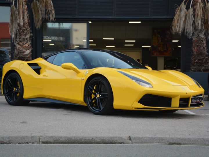 Ferrari 488 GTB 3.9 V8 670 CV FULL CARBON Giallo Modena LIFT JBL LOA : 1 730 Euros Par Mois Jaune - 3