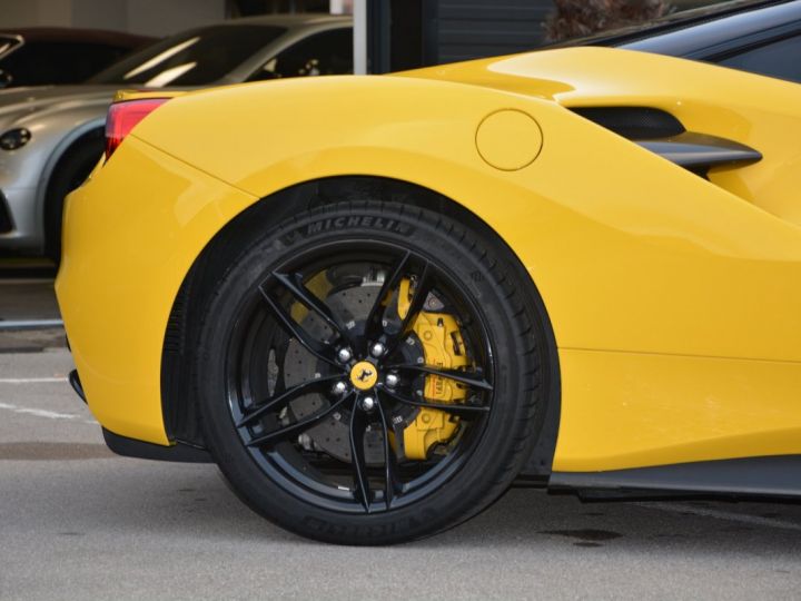 Ferrari 488 GTB 3.9 V8 670 CV FULL CARBON Giallo Modena LIFT JBL LOA : 1 730 Euros Par Mois Jaune - 7