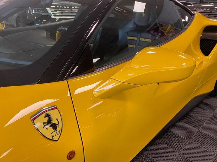 Ferrari 488 GTB 3.9 V8 670 CV FULL CARBON Giallo Modena LIFT JBL LOA : 1 730 Euros Par Mois Jaune - 32