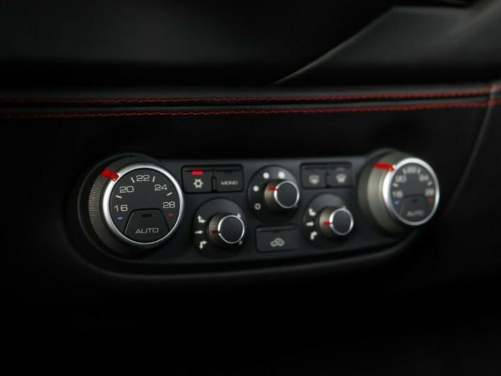 Ferrari 488 GTB Ferrari 488 GTB 669 , Rouge Rosso, Ferrari Approved 09/2022 reconductible Rouge - 15