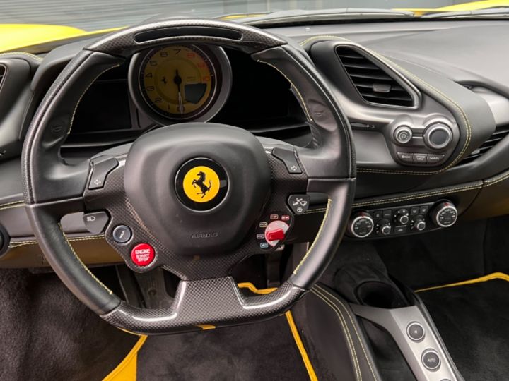 Ferrari 488 GTB Ferrari 488 GTB - LOA 1 757 Euros Par Mois - Volant LED - Sièges Racing - Carbone Jaune - 8