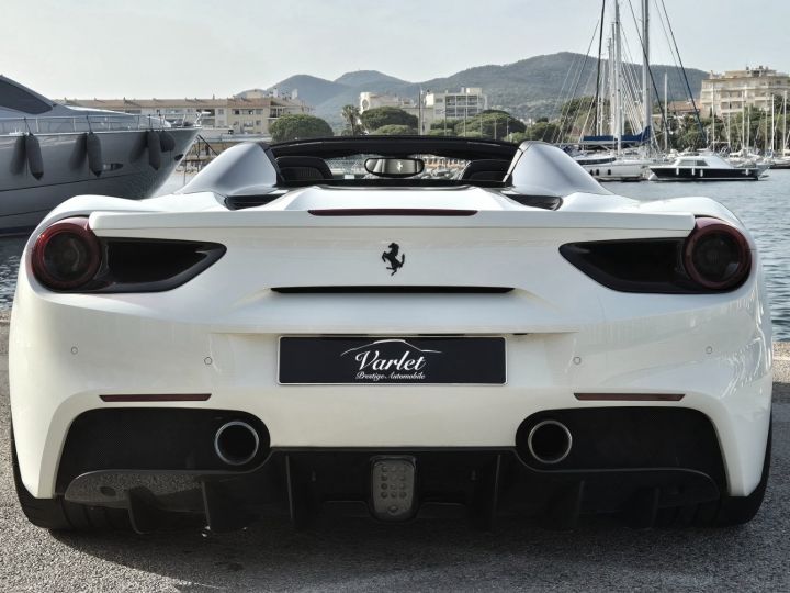 Ferrari 488 Spider MAGNIFIQUE FERRARI 488 SPIDER 3.9 T V8 670ch PLUS DE 70Ke D'OPTIONS JBL LIFT CARBONE INT + EXT ECHAP. FULL IPE LED DISPLAY CAMERA AVANT ET ARRIERE RAC Bianco Avus - 20