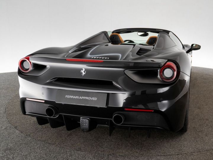 Ferrari 488 Spider Passenger display  - 7