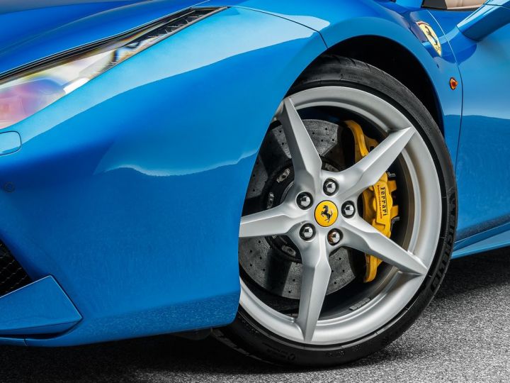 Ferrari 488 Spider V8 3.9 670 ch  Carbon Céramic * 1èreM * JBL * entretien Ferrari de 7 ans jusqu'au 04/20256 ° Garantie Ferrari Approved 21 mois Reconductible Bleu - 8