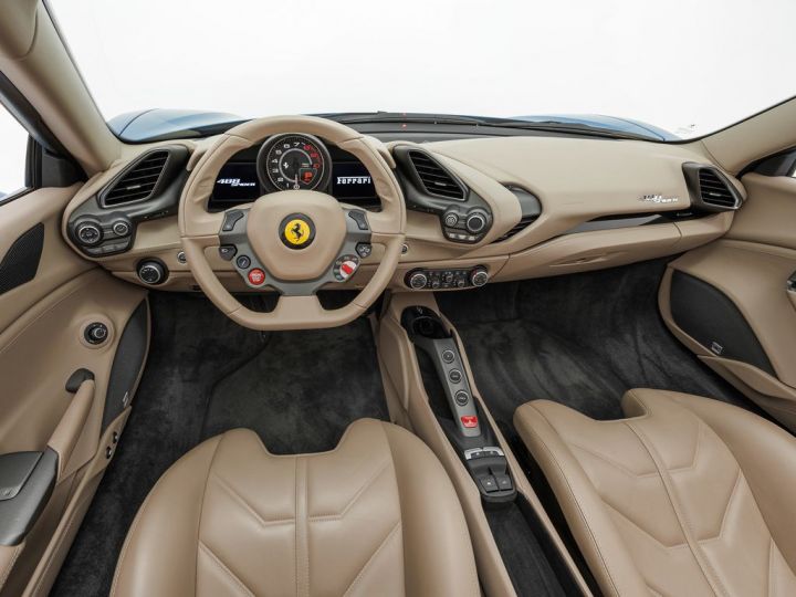 Ferrari 488 Spider V8 3.9 670 ch  Carbon Céramic * 1èreM * JBL * entretien Ferrari de 7 ans jusqu'au 04/20256 ° Garantie Ferrari Approved 21 mois Reconductible Bleu - 18