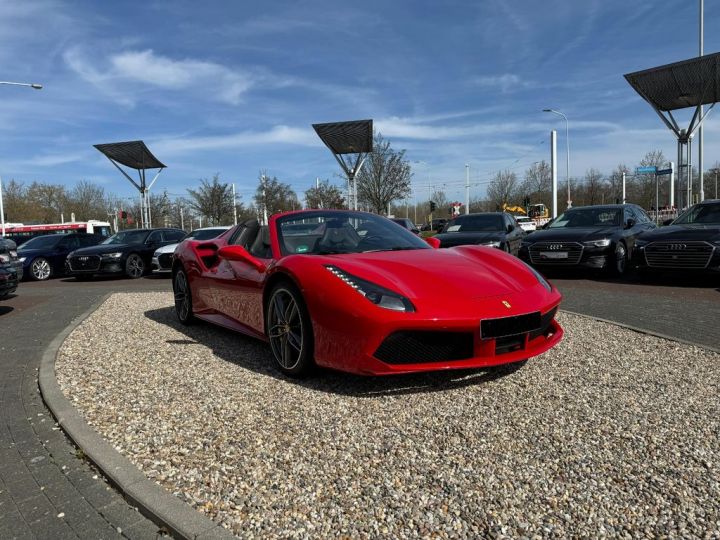 Ferrari 488 Spider V8 3.9 670 ch  Carbon Céramic * LIFT * entretien Ferrari de 7 ans jusqu'au 04/2026 ° Garantie Ferrari Approved 24 mois Reconductible Rouge Corsa - 2