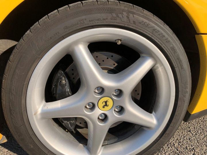Ferrari 550 Maranello 5.5 V12 485 Jaune - 29