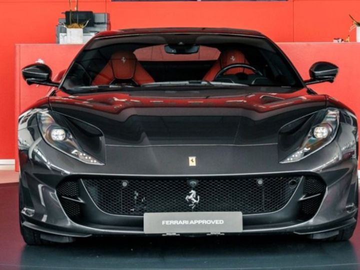 Ferrari 812 Superfast  - 8