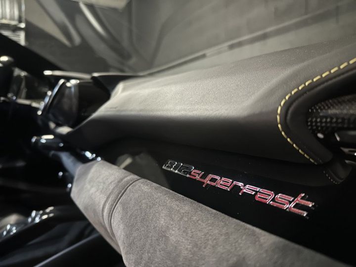 Ferrari 812 Superfast V12 6.5 800CH Noir - 18