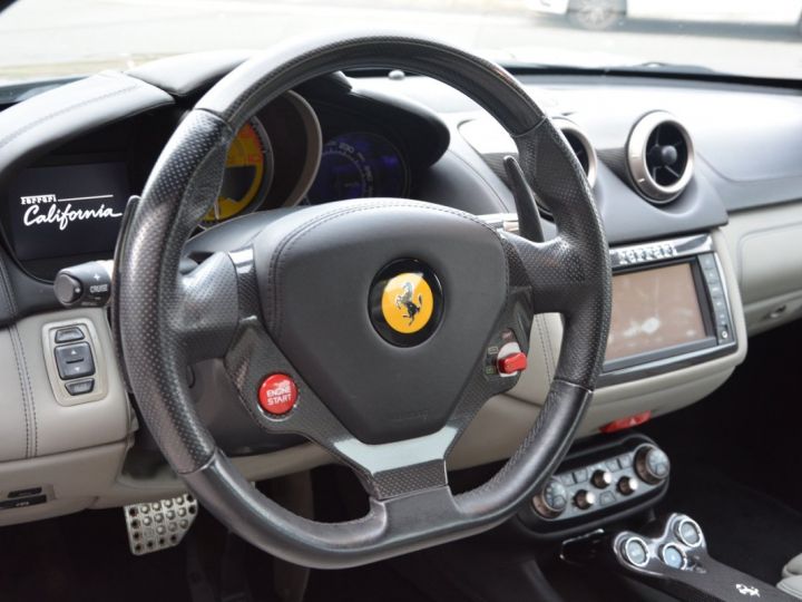 Ferrari California 4.3 V8 460 CV origine France Carbon Daytona carnet d’entretien complet Gris - 9