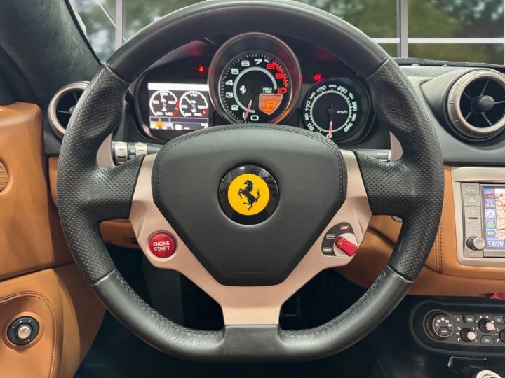 Ferrari California V8 4.3 L 460 Climatisation automatique bizone Écran tactile Régulateur de vitesse Garantie Power15 chez Ferrari possible ! Noire - 14