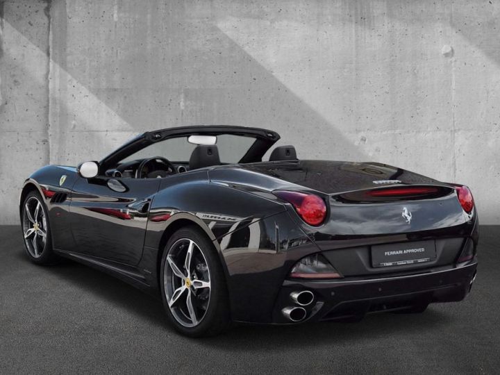 Ferrari California V8 4.3 L 460 Climatisation automatique bizone Pack sport  Sièges sport et chauffants Garantie FERRARI Approved 08/2024 Reconductible ! Noire Daytona - 4