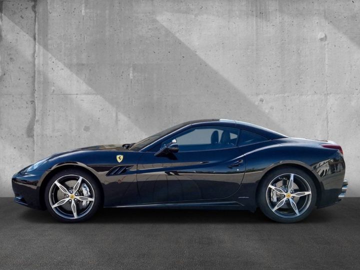 Ferrari California V8 4.3 L 460 Climatisation automatique bizone Pack sport  Sièges sport et chauffants Garantie FERRARI Approved 08/2024 Reconductible ! Noire Daytona - 9