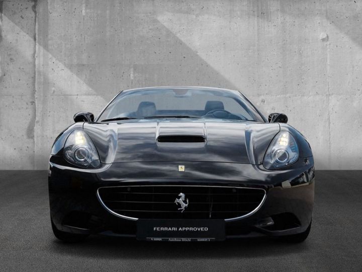 Ferrari California V8 4.3 L 460 Climatisation automatique bizone Pack sport  Sièges sport et chauffants Garantie FERRARI Approved 08/2024 Reconductible ! Noire Daytona - 11