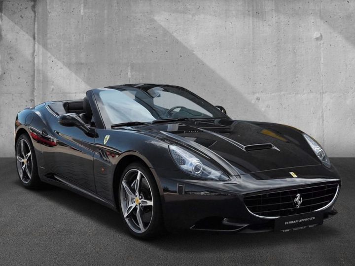 Ferrari California V8 4.3 L 460 Climatisation automatique bizone Pack sport  Sièges sport et chauffants Garantie FERRARI Approved 08/2024 Reconductible ! Noire Daytona - 12