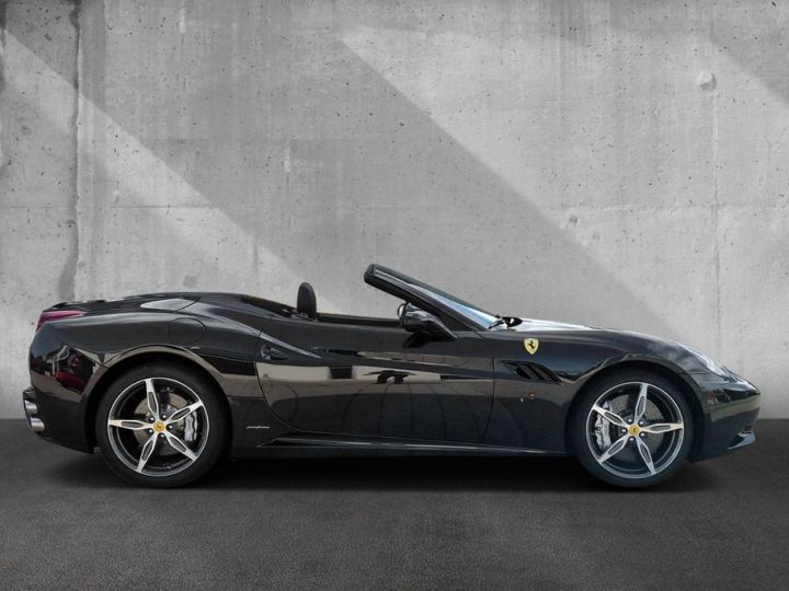 Ferrari California V8 4.3 L 460 Climatisation automatique bizone Pack sport  Sièges sport et chauffants Garantie FERRARI Approved 08/2024 Reconductible ! Noire Daytona - 13