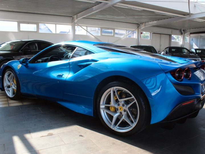 Ferrari F8 Tributo CARBON * LIFT * AFFICHAGE PASSAGER * LED * GARANTIE FERRARI 2025 Blue Corsa - 4