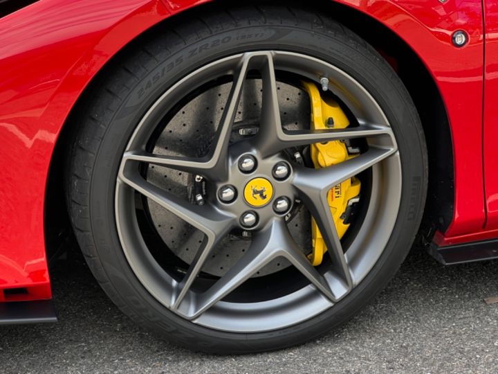 Ferrari F8 Tributo Ferrari F8 Tributo - LOA 1 757,62 euros par mois - Volant LED Carbone - Lift - échappement Sport - Ecran Display passager Rosso Corsa - 3