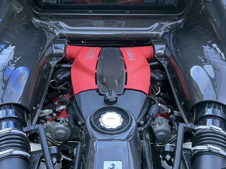 Ferrari F8 Tributo Ferrari F8 Tributo - Pack intérieur et pack moteur carbone - Volant LED Carbone - Lift - échappement sport Noir - 6