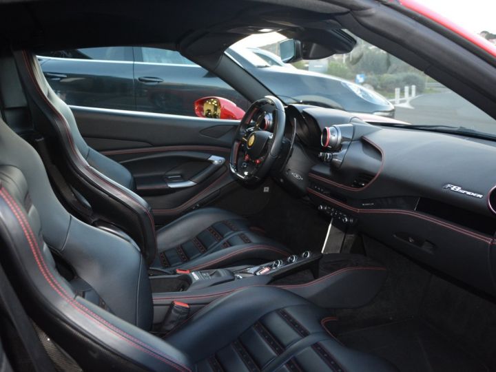 Ferrari F8 Tributo SPIDER 3.9 V8 720 CV SIEGES RACING , LIFT , PASSENGER DISPLAY , JBL CARBON , DAYTONA Rouge - 5